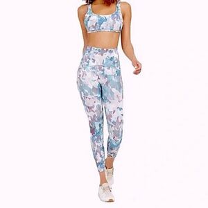 SPANX Booty Boost Leggings 7/8 camo women’s size M